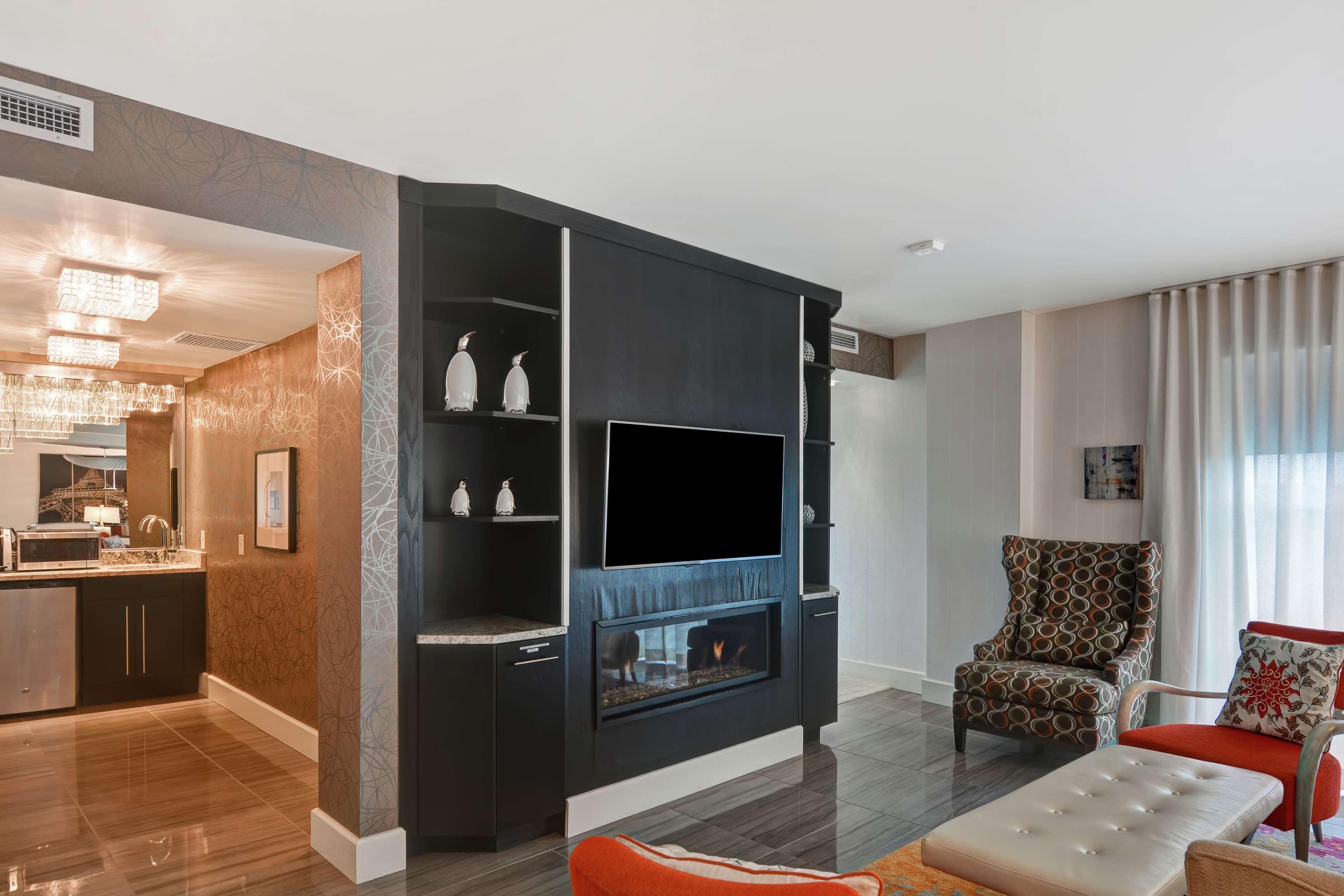 Hilton Garden Inn Raleigh/Crabtree Valley מראה חיצוני תמונה