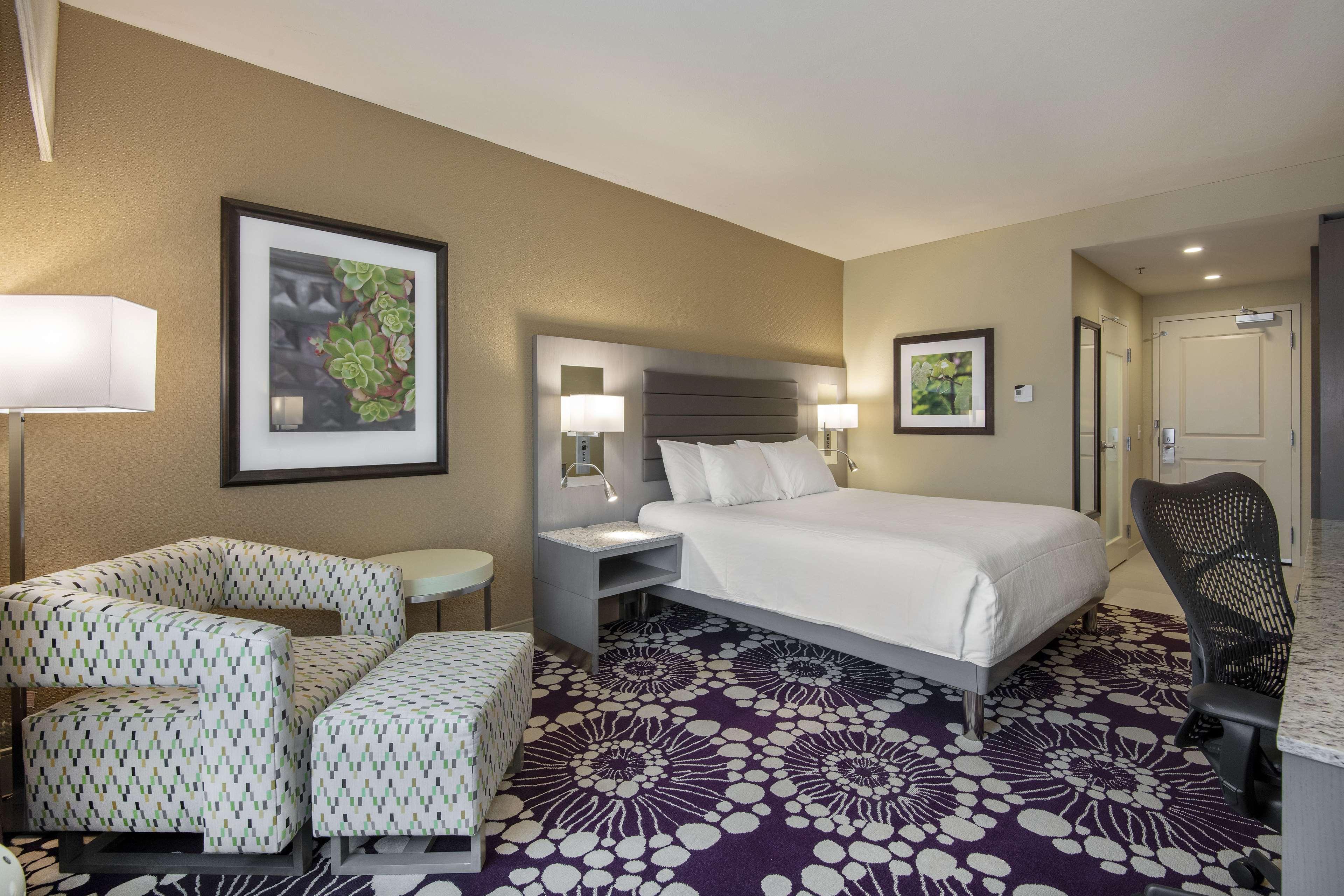 Hilton Garden Inn Raleigh/Crabtree Valley מראה חיצוני תמונה