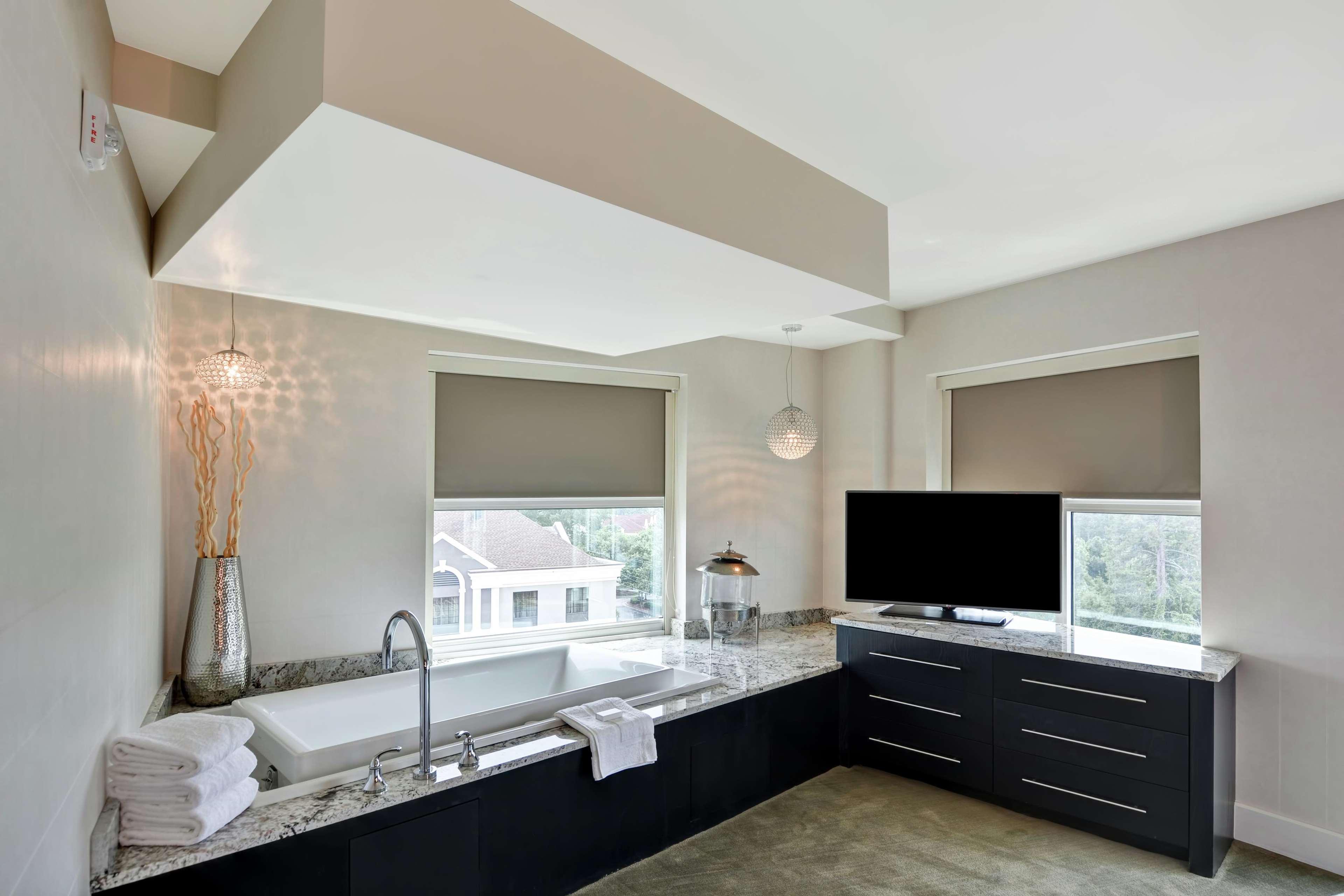 Hilton Garden Inn Raleigh/Crabtree Valley מראה חיצוני תמונה