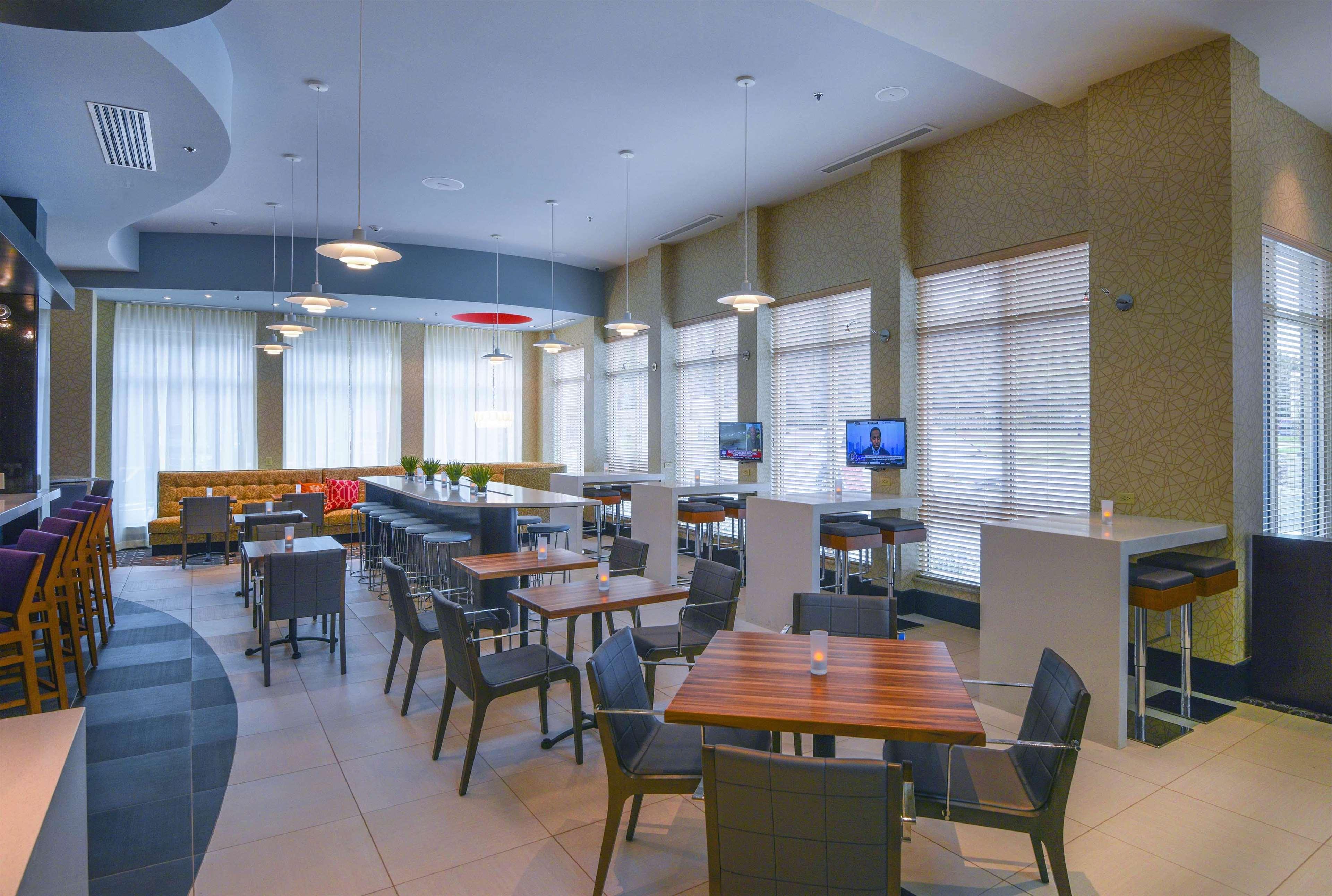 Hilton Garden Inn Raleigh/Crabtree Valley מראה חיצוני תמונה