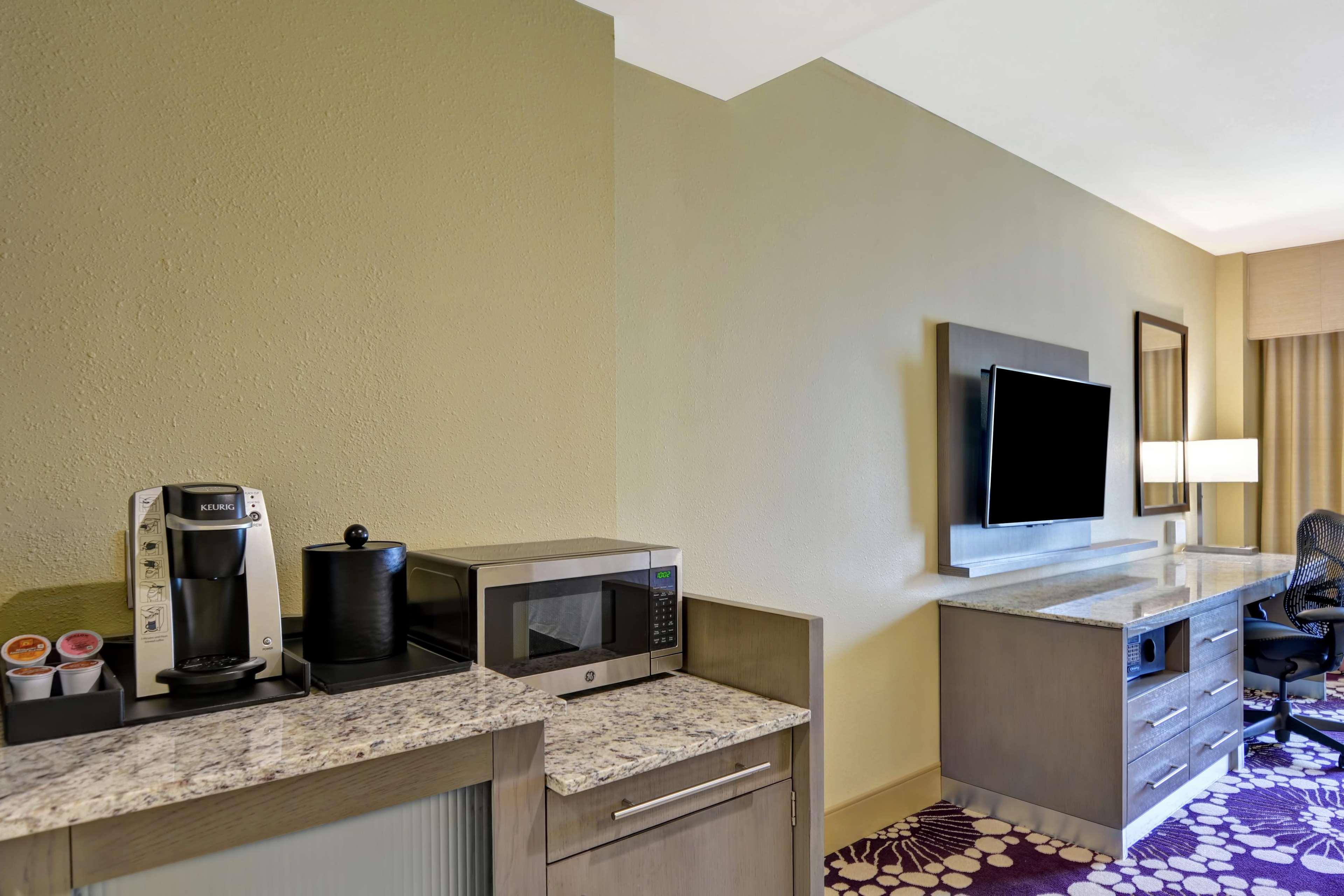 Hilton Garden Inn Raleigh/Crabtree Valley מראה חיצוני תמונה