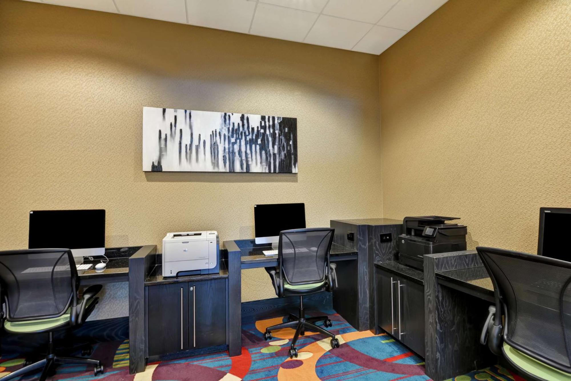 Hilton Garden Inn Raleigh/Crabtree Valley מראה חיצוני תמונה