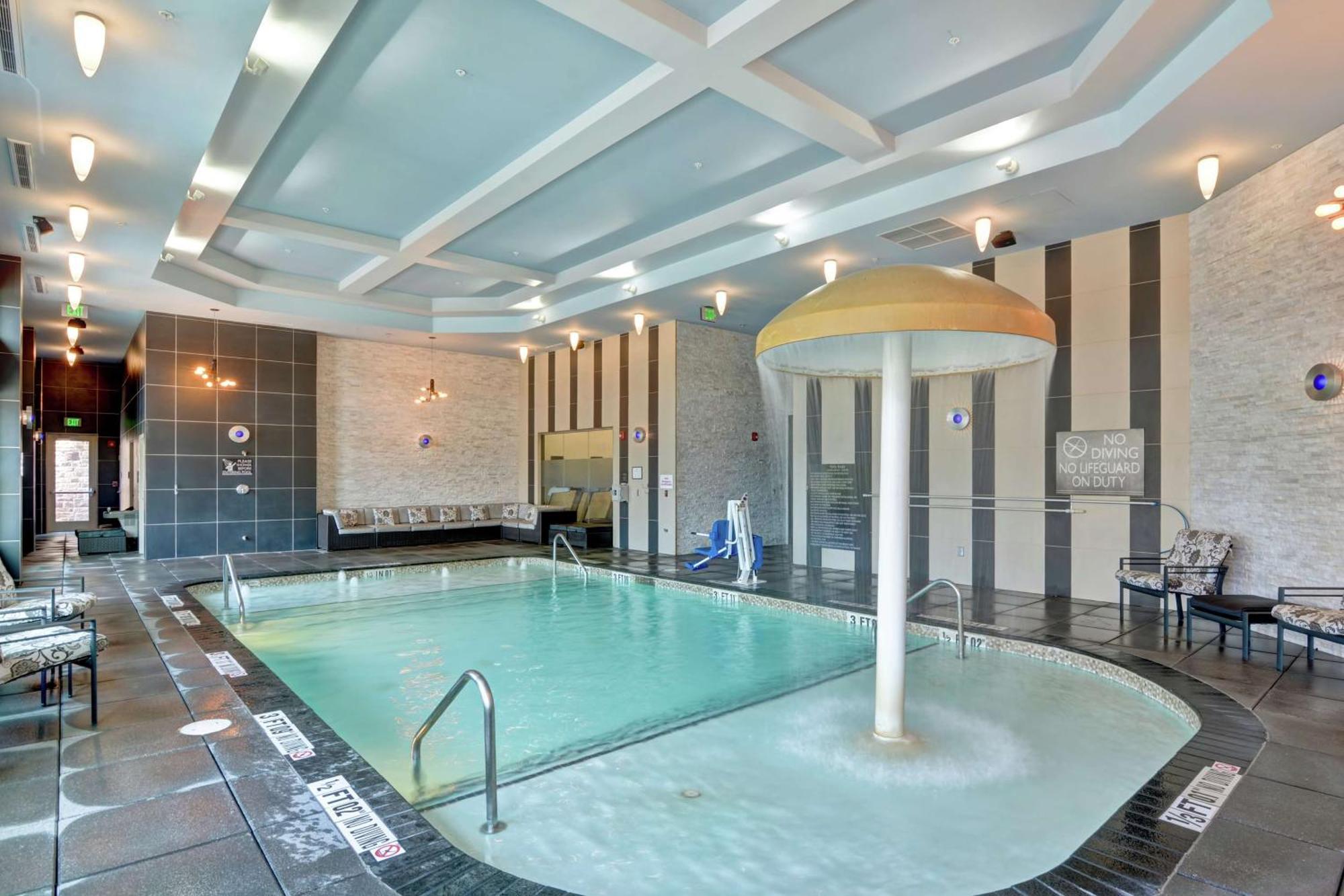 Hilton Garden Inn Raleigh/Crabtree Valley מראה חיצוני תמונה