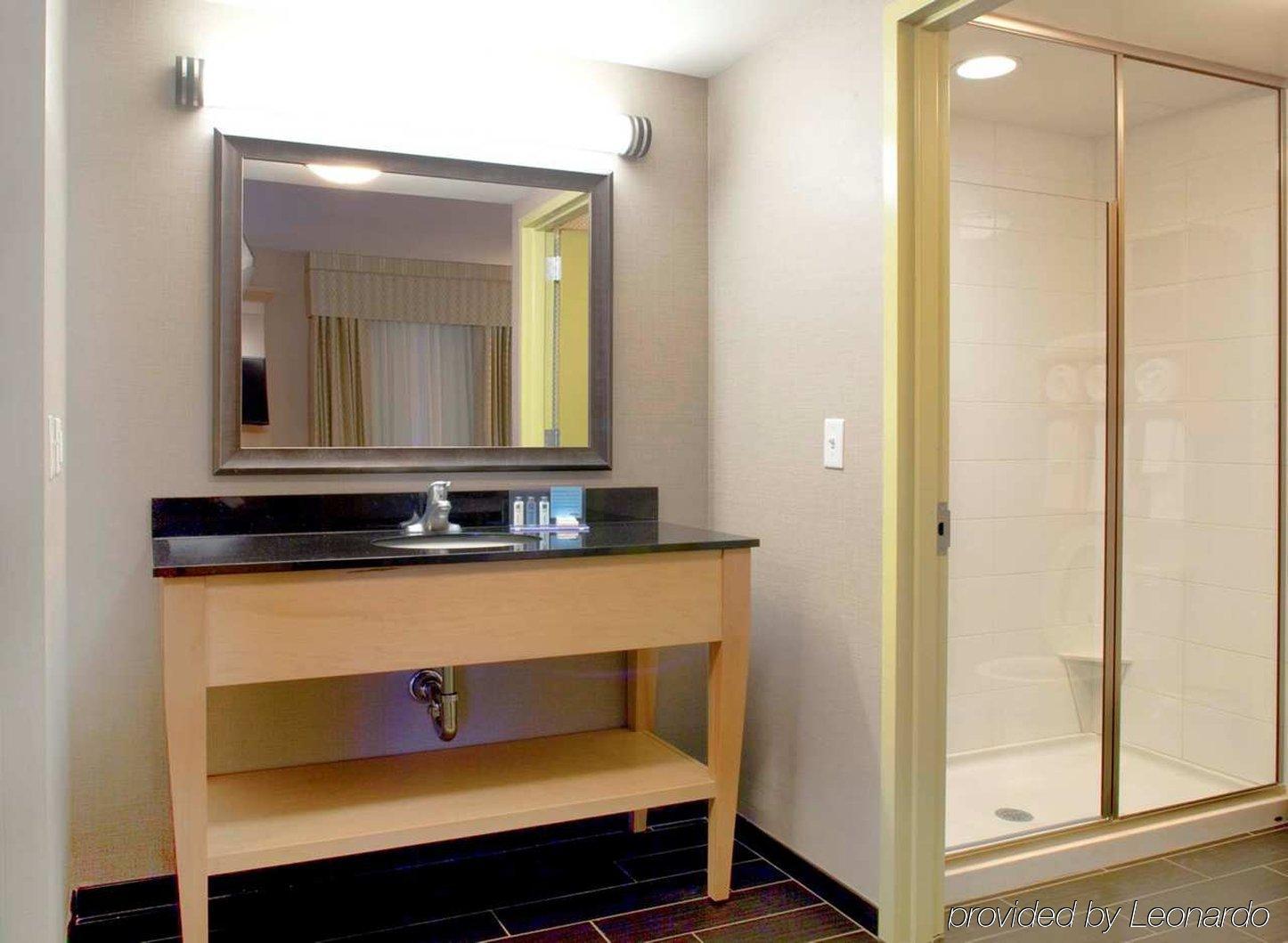 Hilton Garden Inn Raleigh/Crabtree Valley מראה חיצוני תמונה