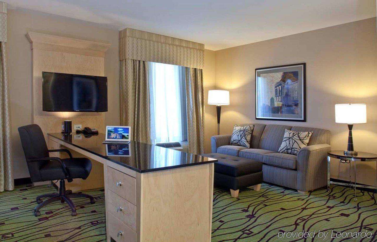 Hilton Garden Inn Raleigh/Crabtree Valley מראה חיצוני תמונה